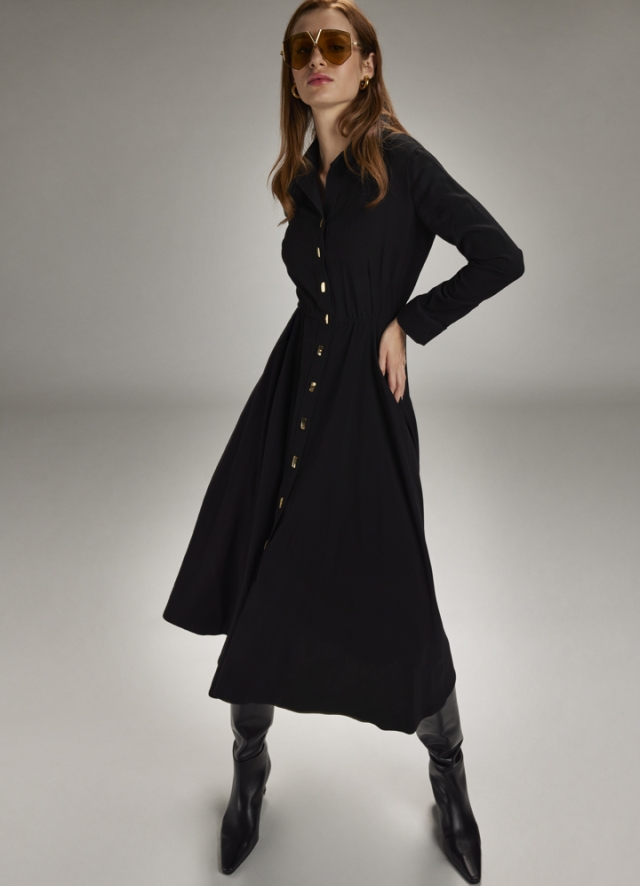 Rochie camasa midi neagra din vascoza cu fusta ampla si nasturi metalici aurii Grotto