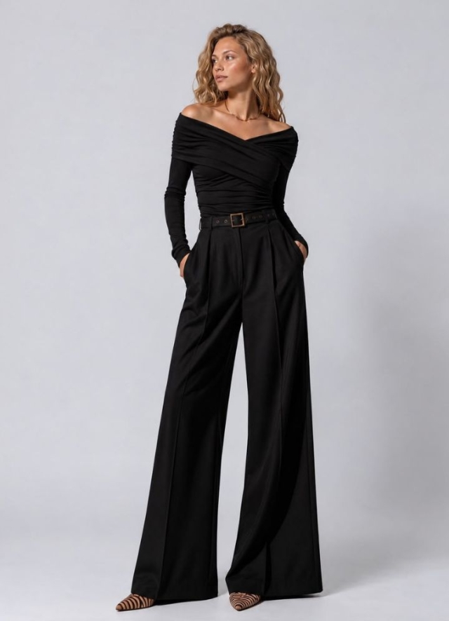 Set negru din doua tesaturi format din bluza cu drapaje si pantaloni drepti cu pense Anuska