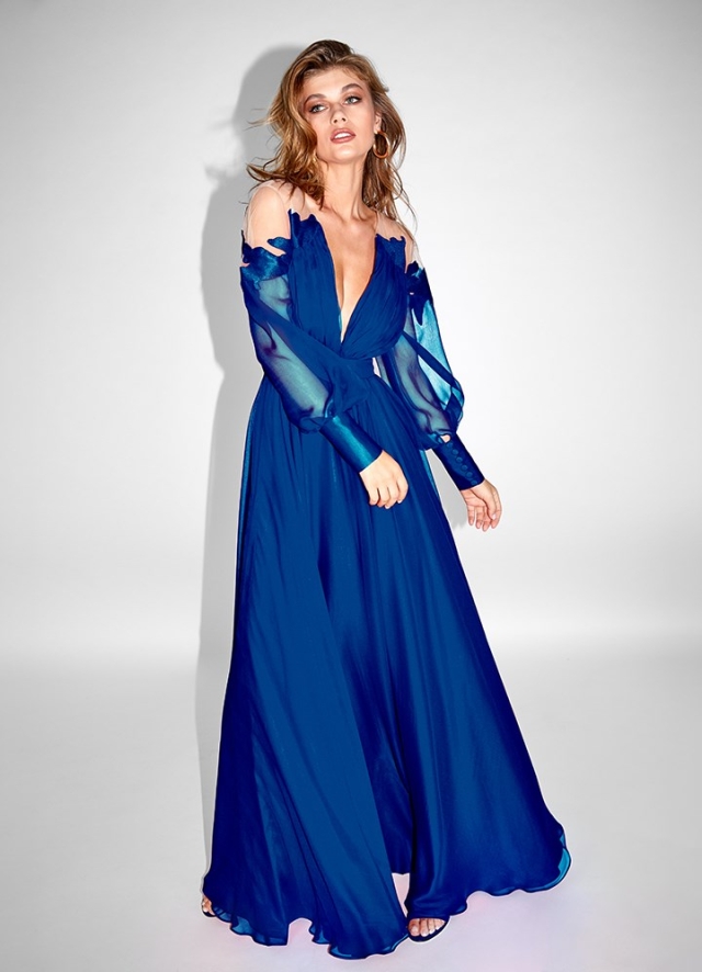 Rochie lunga de seara albastra din voal de matase cu maneci lungi si broderii Divine 