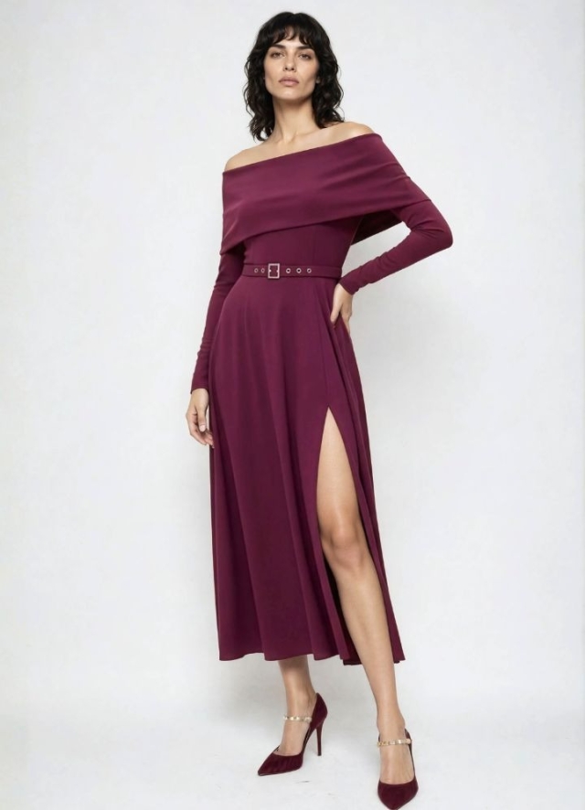 Rochie midi burgundy cu decolteu pe umeri si croiala evazata cu slit pe picior Melira