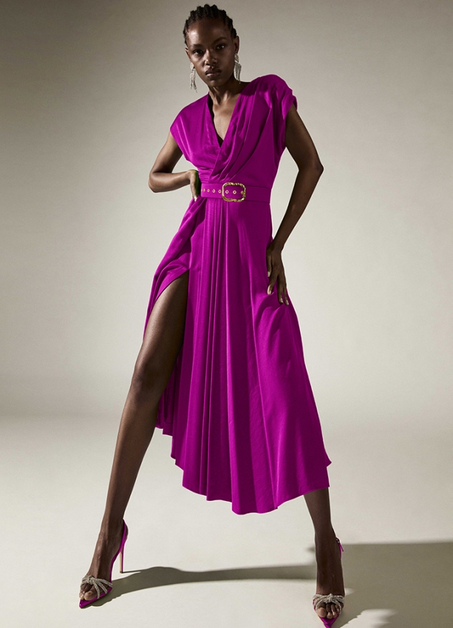 Rochie cocktail midi magenta cu drapaje pe decolteu in V si fusta drapata cu slit pe picior Segue