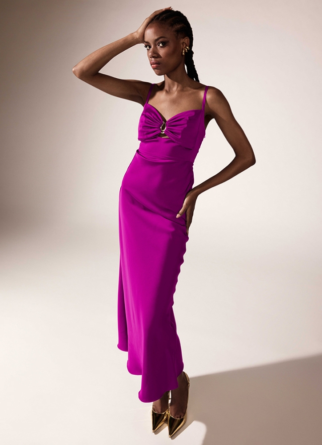 Rochie cocktail midi magenta cu top drapat cu accesoriu metalic si bretele ajustabile Sight