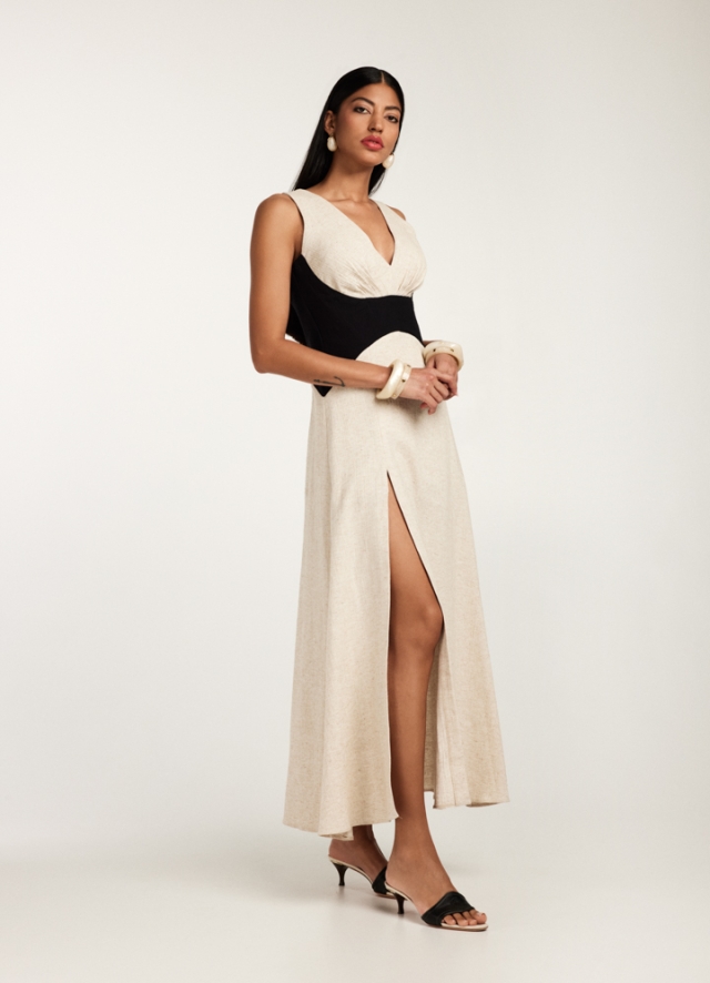 Rochie corset lunga  crem si negru din in si bumbac texturat cu decolteu in V si slit pe picior Marrakesh