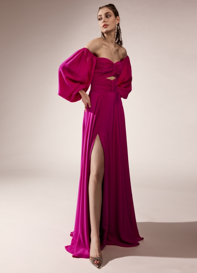 Rochie lunga de seara magenta din matase naturala cu decolteu pe umeri si maneci ample Salome 