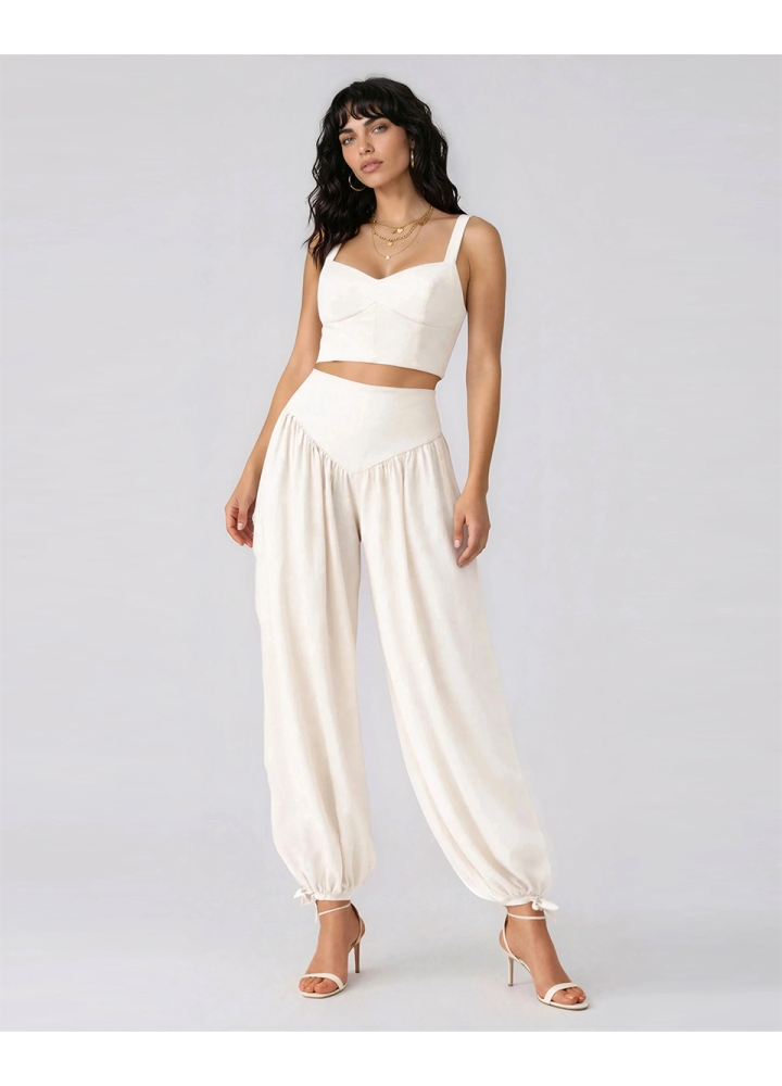 Set bej din in format din top cu bretele si pantaloni balloon Zahavi