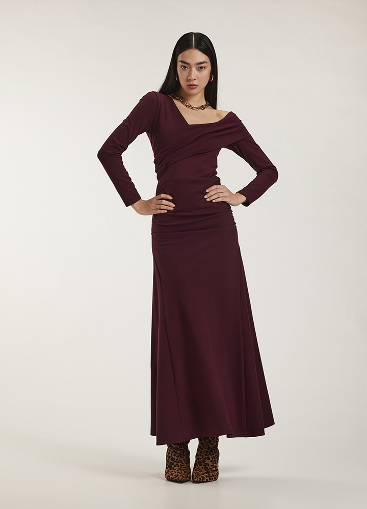 Rochie lunga rosie burgundy din viscoza cu decolteu in V asimetric si maneci lungi Sherry