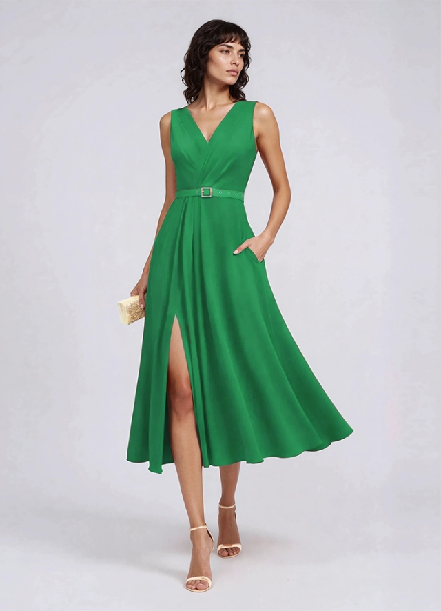 Rochie cocktail midi verde deschis cu decolteu in V si drapaje Amavi