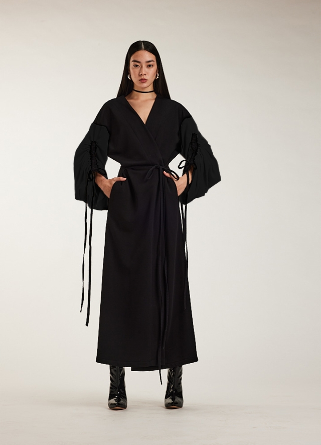 Cardigan lung negru complet din bumbac cu maneci ajustabile cu snur si buzunare Astrid