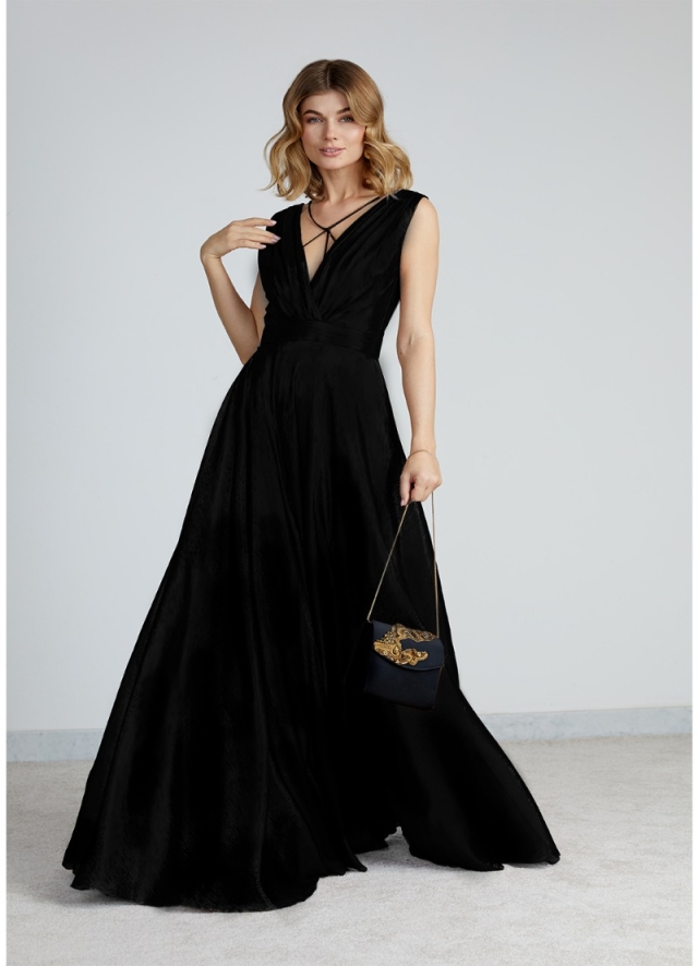 Rochie de seara lunga neagra din matase cu decolteu in V Atlantis