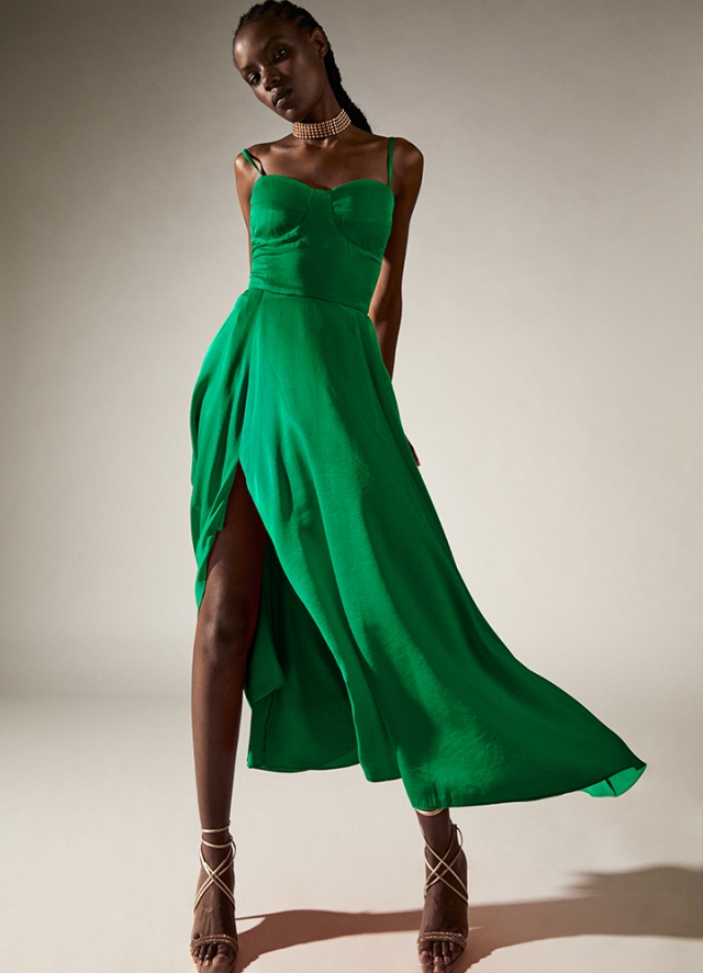 Rochie cocktail din rayon verde cu corset reglabil la spate si fusta ampla cu slit pe un picior Demure