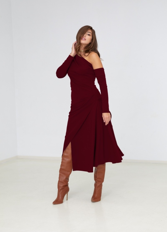 Rochie cocktail midi burgundy cu fusta asimetrica si un umar decoltat Melrose