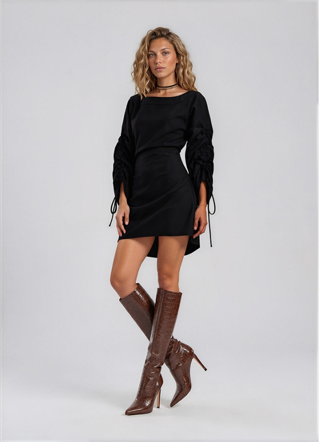 Rochie scurta neagra cu maneci lungi ajustabile cu snur si decolteu rotund Mocha