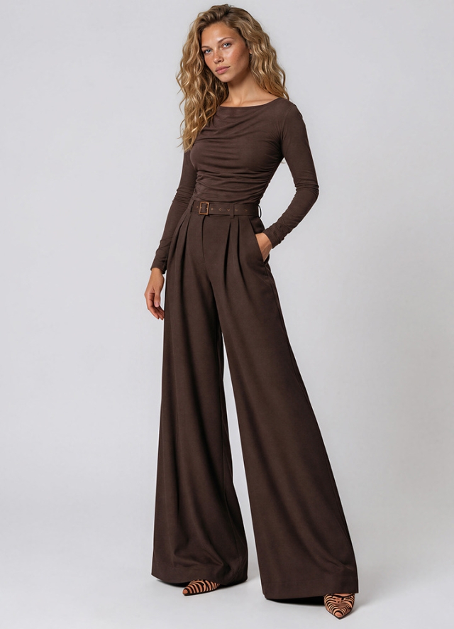 Set maro taupe din doua tesaturi format din bluza cu drapaje si pantaloni drepti cu pense Damaris