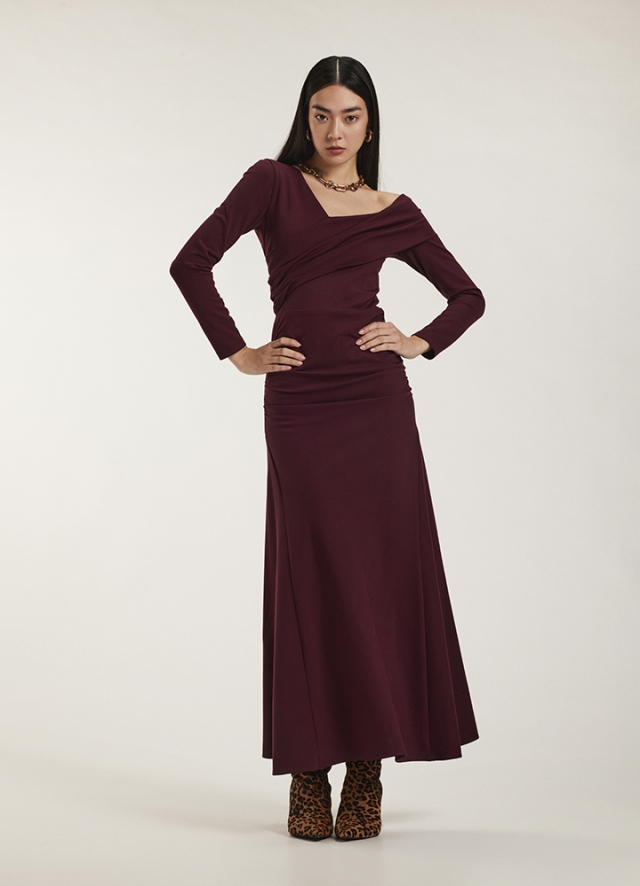 Rochie lunga rosie burgundy din viscoza cu decolteu in V asimetric si maneci lungi Sherry