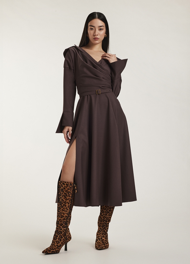 Rochie midi tip camasa maro cu drapaje pe bust si maneci lungi Asana