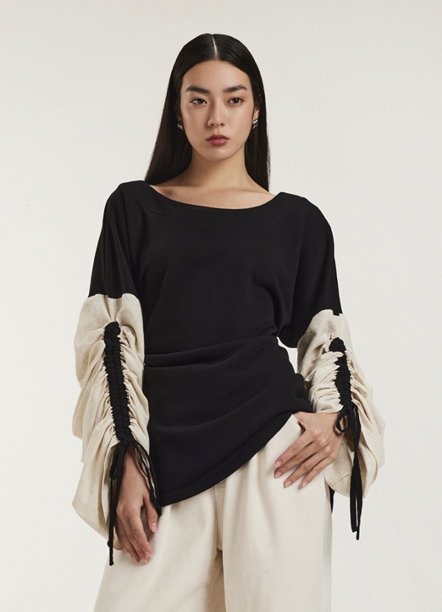 Bluza neagra din bumbac cu maneci ajustabile cu snur si decolteu rotund Salem