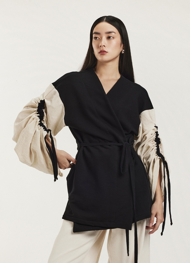 Cardigan scurt negru din bumbac cu maneci ajustabile cu snur si buzunare Willow