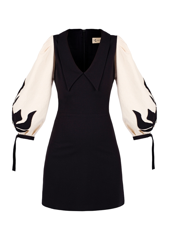 Rochie scurta neagra cu croiala in A si maneci supradimensionate din in Taro
