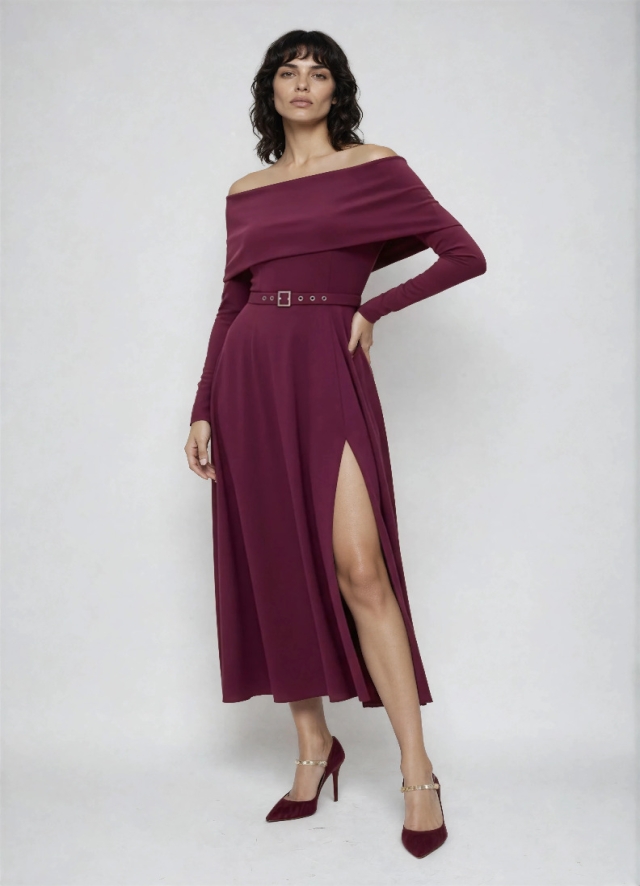 Rochie midi burgundy cu decolteu pe umeri si croiala evazata cu slit pe picior Melira